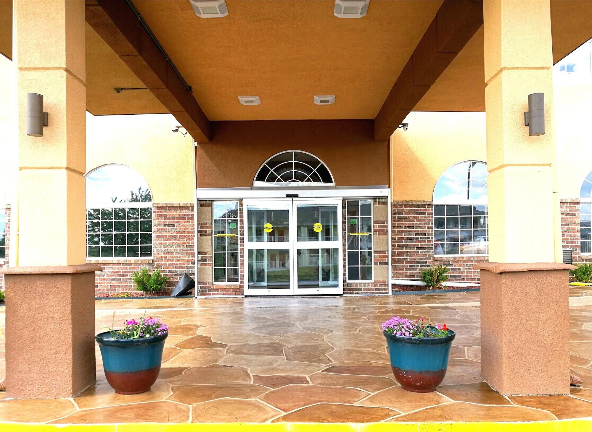 Super 8 By Wyndham Kansas City Buitenkant foto