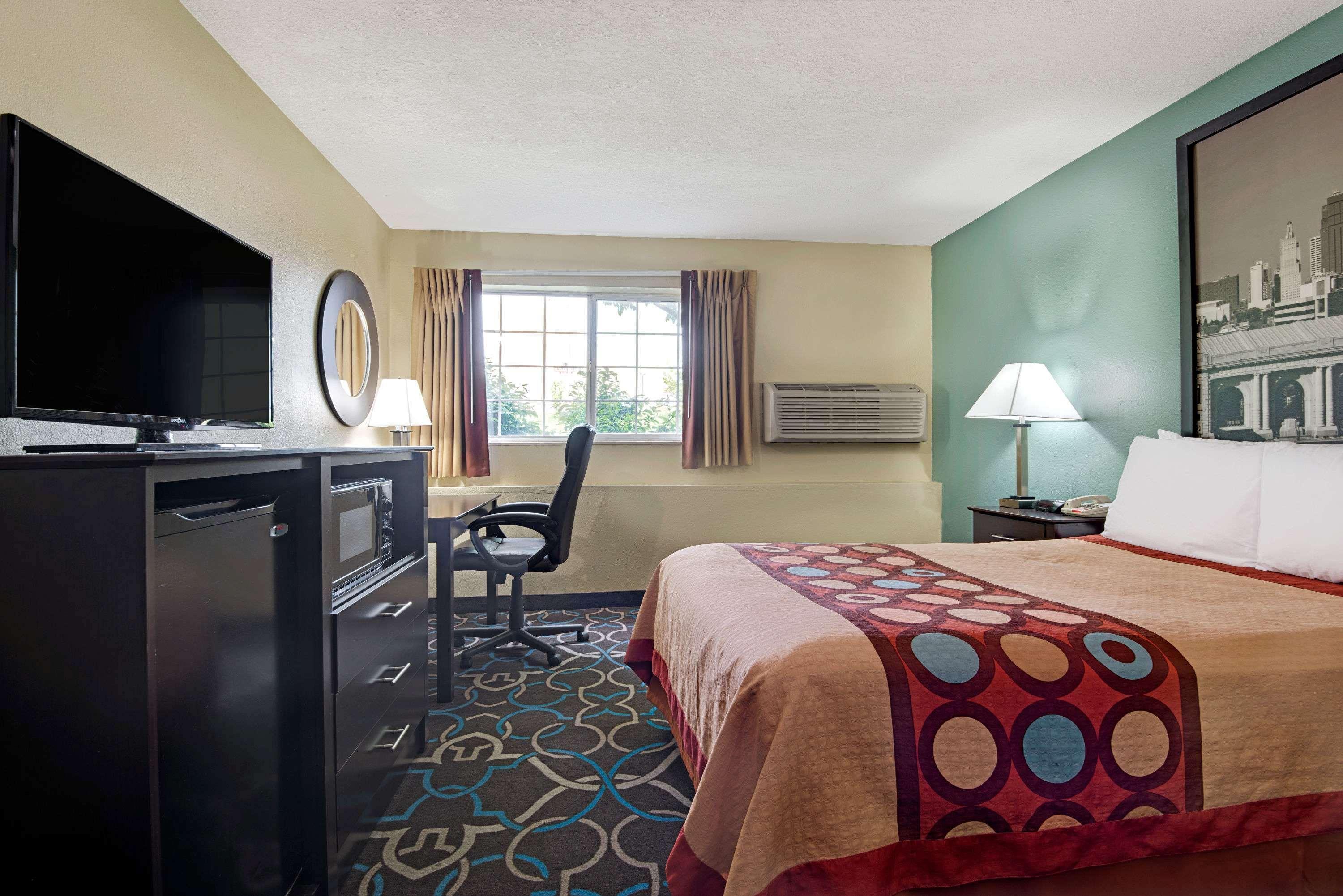 Super 8 By Wyndham Kansas City Buitenkant foto
