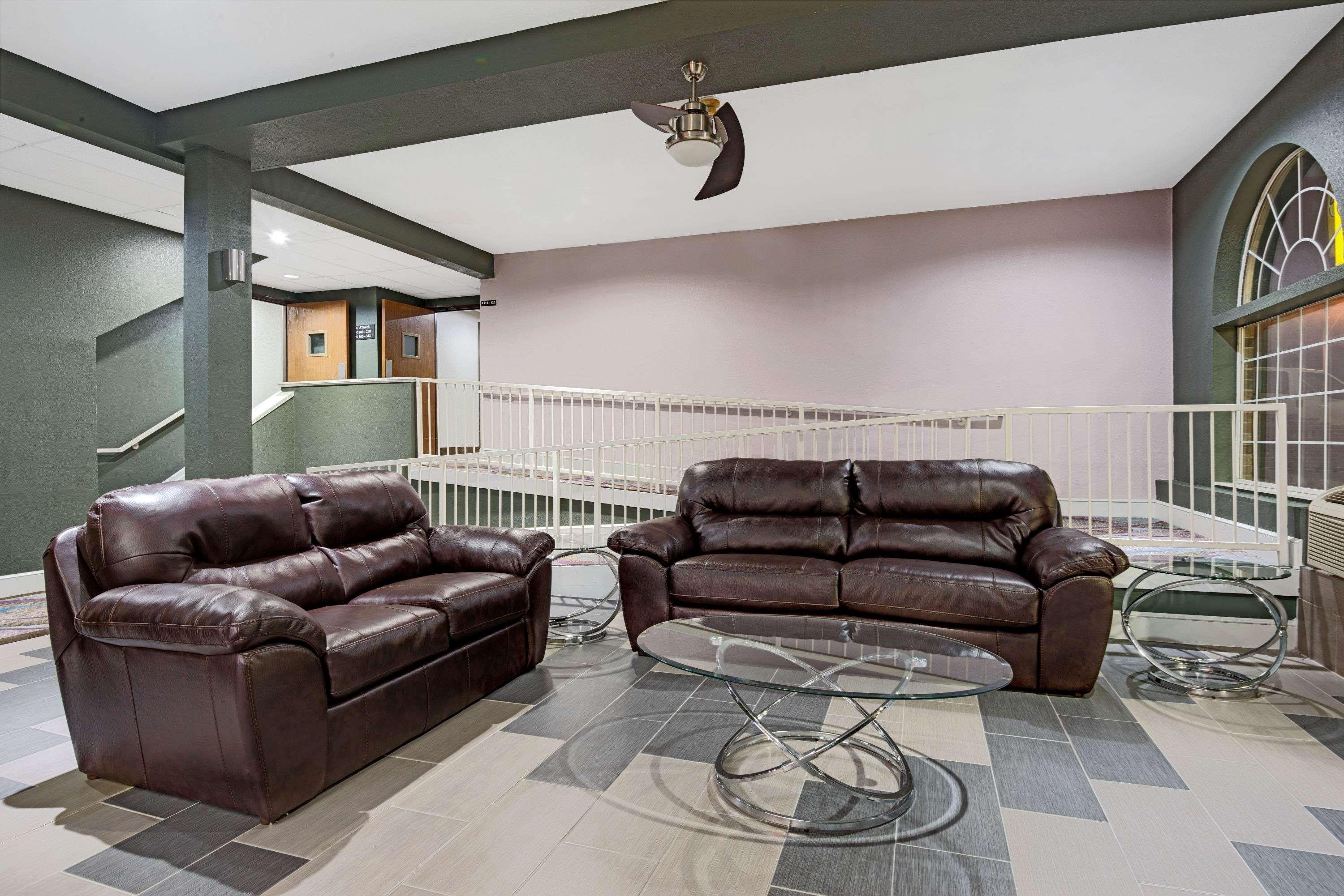 Super 8 By Wyndham Kansas City Buitenkant foto