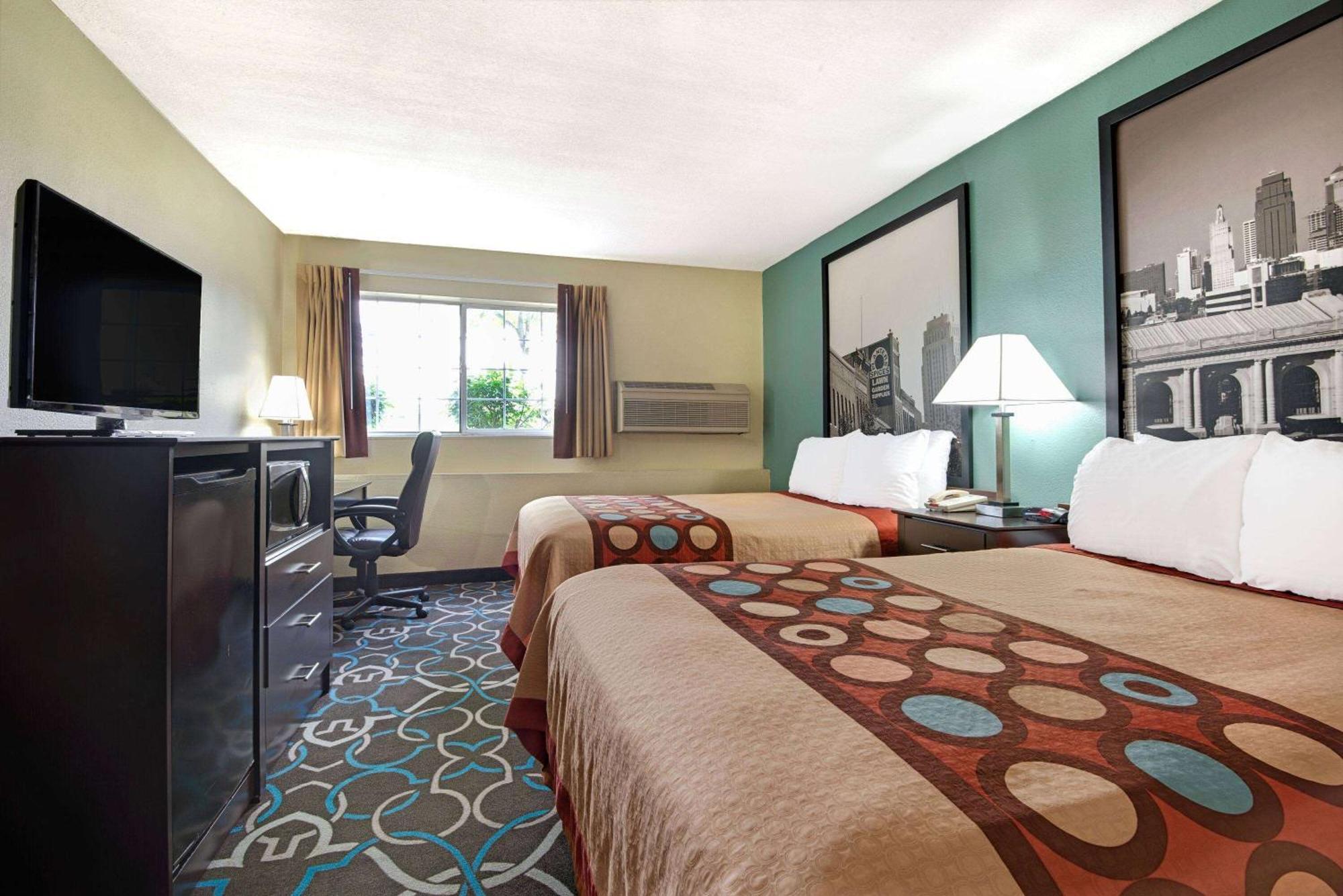 Super 8 By Wyndham Kansas City Buitenkant foto