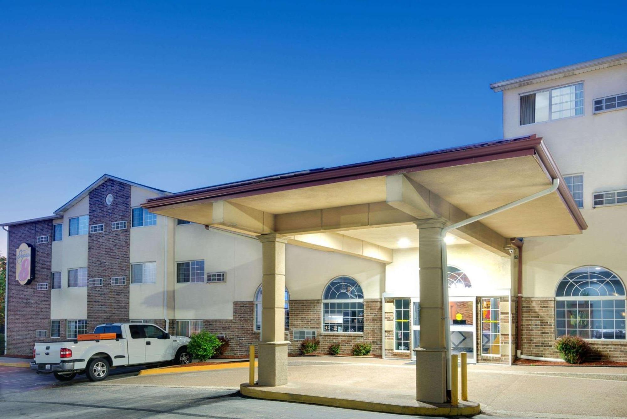 Super 8 By Wyndham Kansas City Buitenkant foto