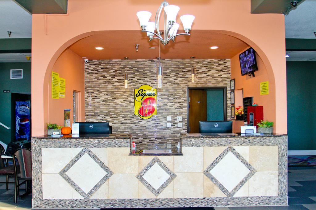 Super 8 By Wyndham Kansas City Buitenkant foto