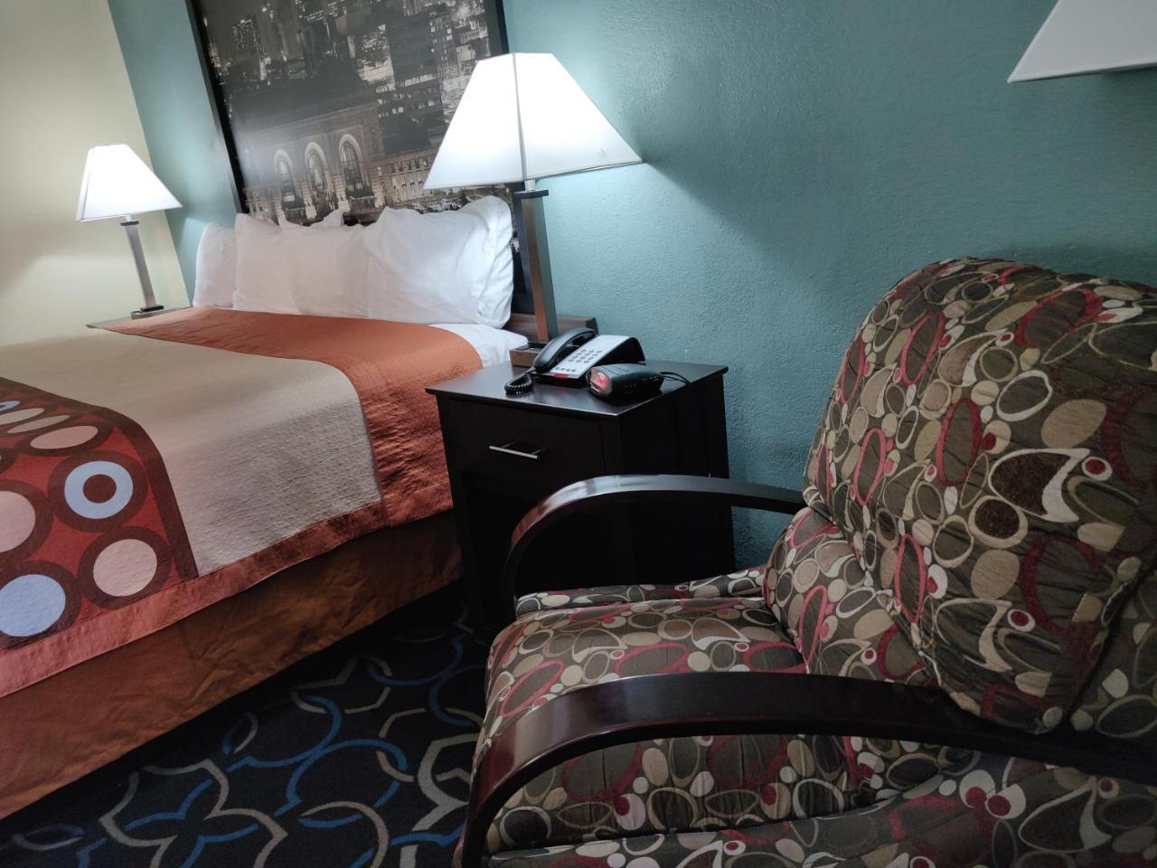 Super 8 By Wyndham Kansas City Buitenkant foto