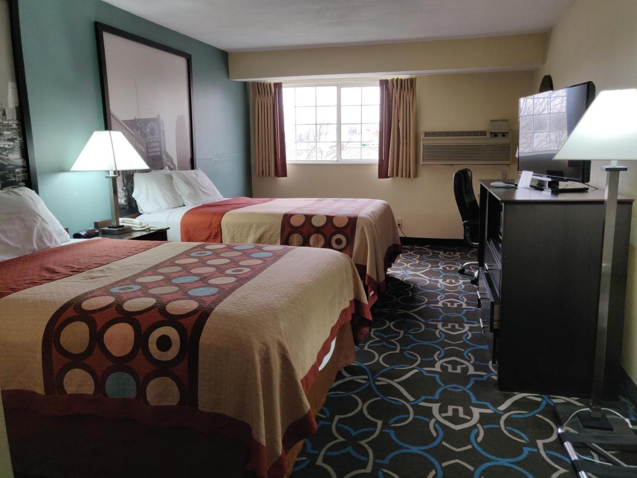Super 8 By Wyndham Kansas City Buitenkant foto